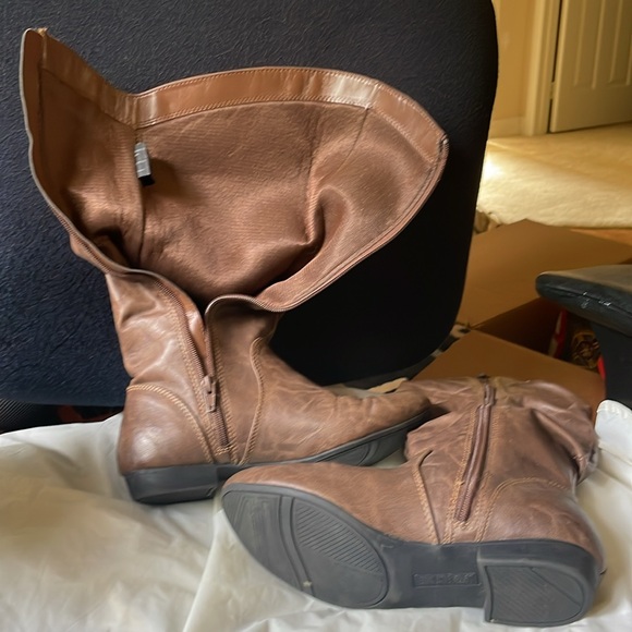 Women’s Tan Slouchy Boots Size 7 EUC - Picture 2 of 5